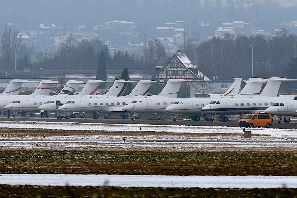 Más de 2,500 delegados, 5,000 personas de seguridad, 2,000 vuelos privados individuales, están en un resort de Ski en Suiza para decirnos al resto que dejemos de tomar vuelos, usar carros con gasolina y no comamos más carne.