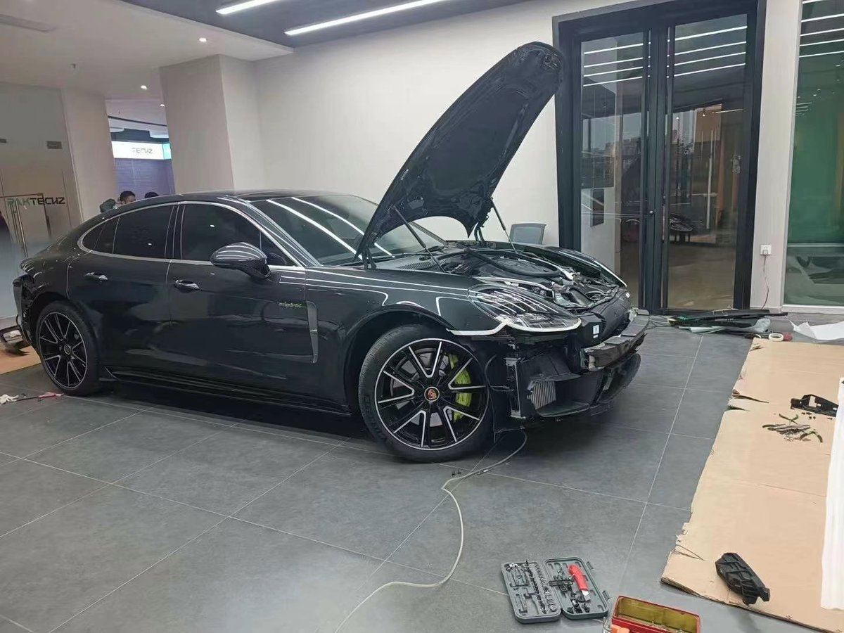 Customer's Porsche Panamera original surround bodykit is upgrading to paktechz design drycarbonfiber areo kit