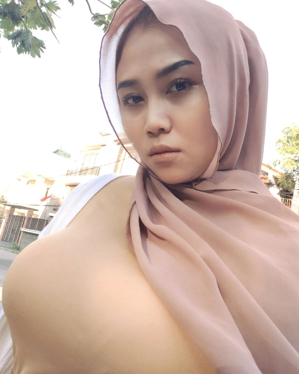 chibigfjaz's tweet photo. Pengen ada yang peluk https://t.co/EGp4RIQ1kl