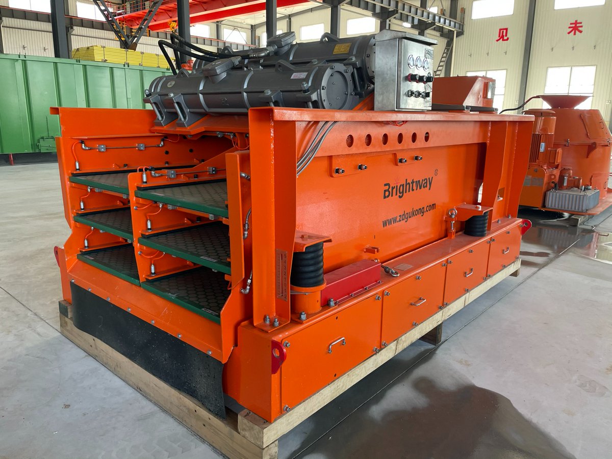 yyw1008611's tweet image. #Doubledeckshaleshaker #Tripledeckshaleshaker
#solidscontrol #manufacturer #machinery
This newly designed double-deck shale shaker and triple-deck shale shaker can focus the function of traditional shale shaker+ desander +desilter together, the more spaces will be saved.