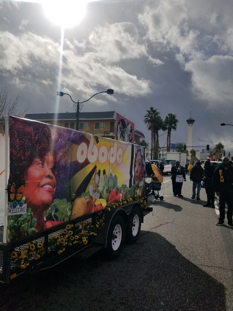 EricaMosca14's tweet photo. Thank you @TamekaHenryNV &amp; @AliLovesVegas for the work you do all year long. Glad to celebrate #MLKDay2023 supporting your service events. Learn more on how to support: https://t.co/bvPZQvlWhm in the Historic Westside &amp; @FosterKinship in North LV throughout the year. #service https://t.co/YcVHeEKOqB