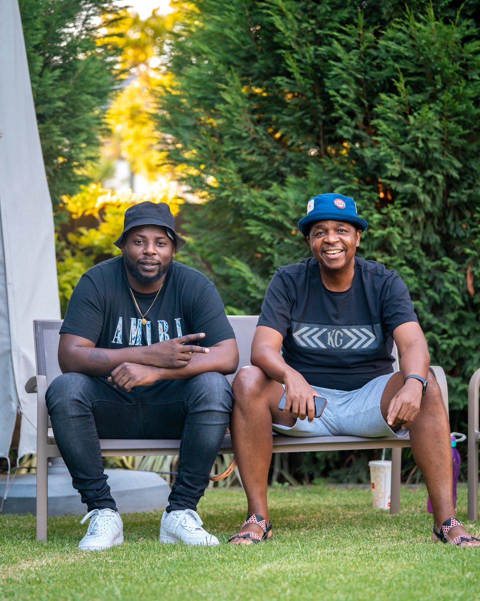 OskidoIBelieve's tweet photo. Game changer talks only with ntwanas @djmaphorisa, always looking at ways to innovate and build🚀🚀. 💯💯 

Sign up to https://t.co/swfqQGJKMH
:
#oskido #djmaphorisa @khwaledistro https://t.co/ZT9SIVbvC9