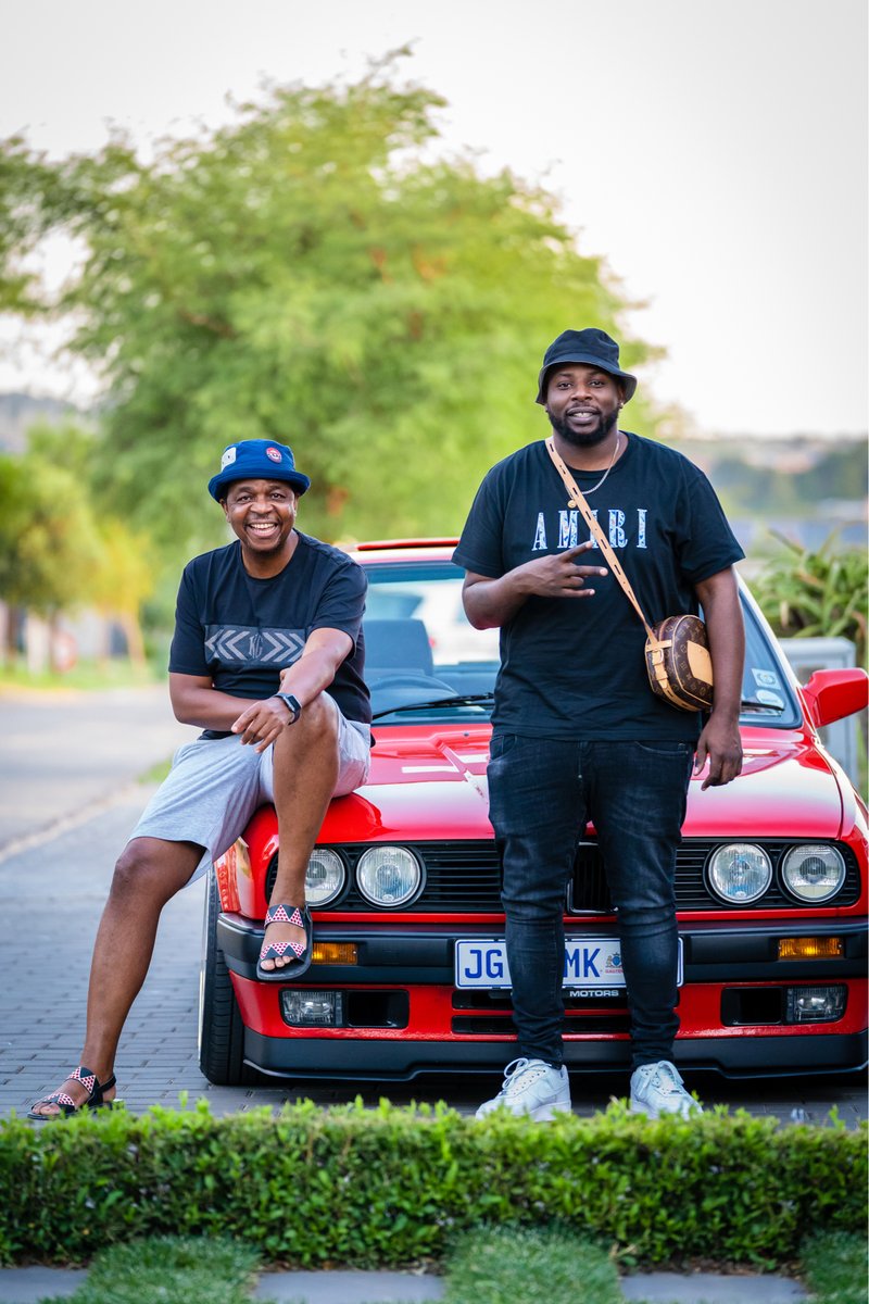 OskidoIBelieve's tweet photo. Game changer talks only with ntwanas @djmaphorisa, always looking at ways to innovate and build🚀🚀. 💯💯 

Sign up to https://t.co/swfqQGJKMH
:
#oskido #djmaphorisa @khwaledistro https://t.co/ZT9SIVbvC9