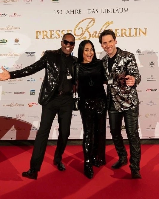 tafBerlinEvent's tweet photo. Party Admiral war zu Gast im Hotel Grand Hyatt am Potsdamer Platz beim @DerPresseball! Tolle Stimmung, tolle Gäste! https://t.co/ptt01LpWAP