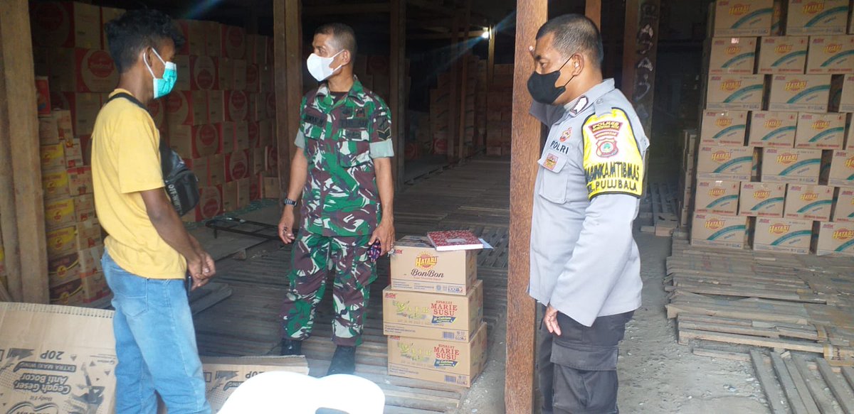 Kayadin5's tweet photo. Bentuk sinegritas antara TNI dan POLRI bhabinkamtibmas dan babinsa selalu bersama
#polisi
#polisiindonesiea
#polisihumanis
#divisihumaspolri
#temanpolisi
#humaspolresgorontalokota
#kapolresgorontalokota
#polresgorontalokota
#polsekkotatengah
#bravotnipolri
#bhabinkamtibmas https://t.co/WGZfG0nQhC