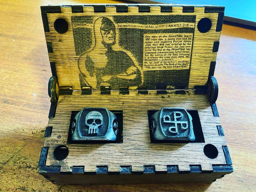 #ghostwhowalkscannotdie  #xmas gift for a friend.
I loved putting this together and using multiple #workflows and #makerskills to create this gift.
#makersgonnamake #maker #lasercutting #3dprinting instagr.am/p/CngYvKnrcU4/