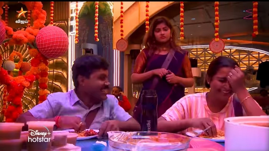 ModeVanmam's tweet photo. This pic shows #QuotaQueency is far better than #fakemyna &amp; #BoomeruncleGpmuthu 🤢

That #mentalmani is mocking #mahe &amp; #gpmuthu is enjoying it 

Idula ivan tan sandai elam solve Pani vepanam echa 💦

#BiggBosstamil #BiggBossTamil6
#makkumani #mokkamani https://t.co/3vfpaDVad3