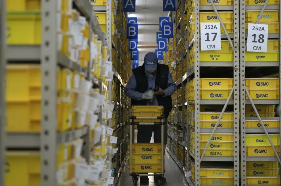 China’s trade surplus swells to $877.6B as exports grow | Exports increased 7% from a year earlier to $3.95 trillion, decelerating from 2021′s explosive 29.9% gain, customs data showed Friday  buff.ly/3Xt1bZV