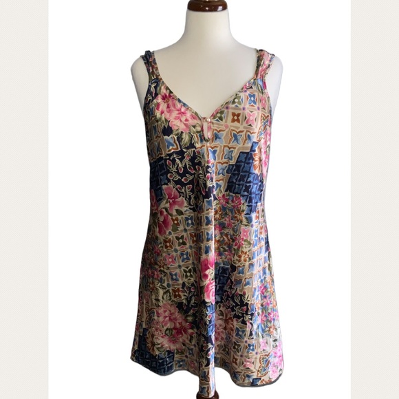 rutherford_ra's tweet photo. So good I had to share! Check out all the items I'm loving on @Poshmarkapp from @LatriciaMWhite2 #poshmark #fashion #style #shopmycloset #knoxrose #adonna #napoleondynamite: https://t.co/Y9csmArxvu https://t.co/dbYHdTDK1q