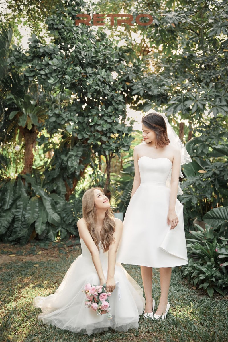 FBS_ph's tweet photo. #RETROCOVER #FreenBecky
is full of joy, the mediocre scenery will seem to become special, and he will also have the idea that time can be condensed in this holiday.
#ฟรีนเบค
#srchafreen #Beckysangels
#RETROxFreenBecky
#GAPtheseries #ทฤษฎีสีชมพู https://t.co/AxHkVq65eo