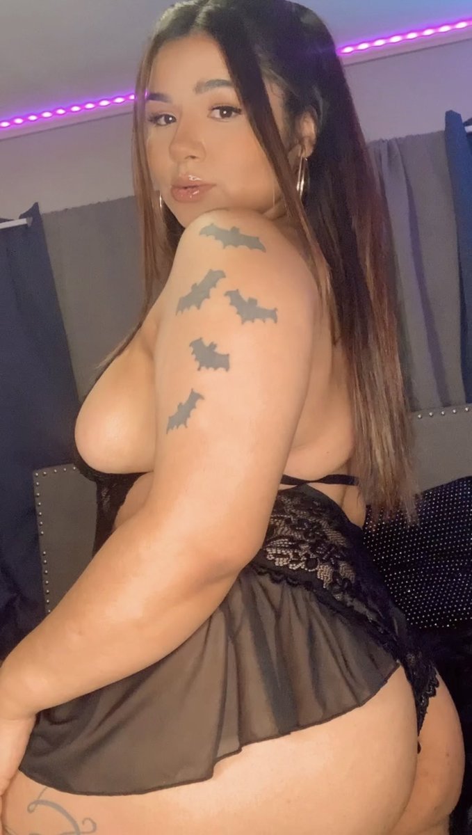 destiny58759170's tweet photo. I’m back 💋 https://t.co/Uc2M48jWkk