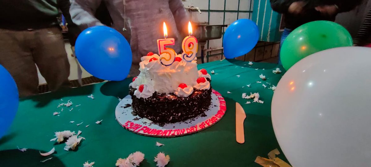 fci_domidnapur's tweet photo. Celebrating 59th foundation day of FCI on 14.01.2023 by the Officers and Officials at FCI DO Midnapur
@FCI_India @fci_wb
#FCITurns58
#NationalFoodSecurity
#58YearsOfFci
#59thFoundationDayOfFCI
#58YearsInServiceOfNation
#58सालदेशकेनाम https://t.co/kOjhshnKxD
