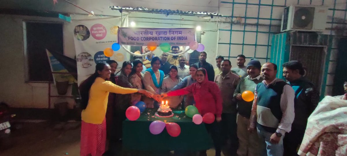 fci_domidnapur's tweet photo. Celebrating 59th foundation day of FCI on 14.01.2023 by the Officers and Officials at FCI DO Midnapur
@FCI_India @fci_wb
#FCITurns58
#NationalFoodSecurity
#58YearsOfFci
#59thFoundationDayOfFCI
#58YearsInServiceOfNation
#58सालदेशकेनाम https://t.co/kOjhshnKxD