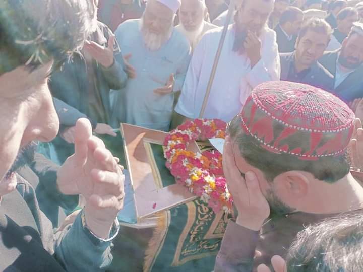 PashtunTM_Offic's tweet photo. مشر ده وخت ده لطیف لالا اخري دیدار وکړو 😭💔 https://t.co/quL7ZRmdX1