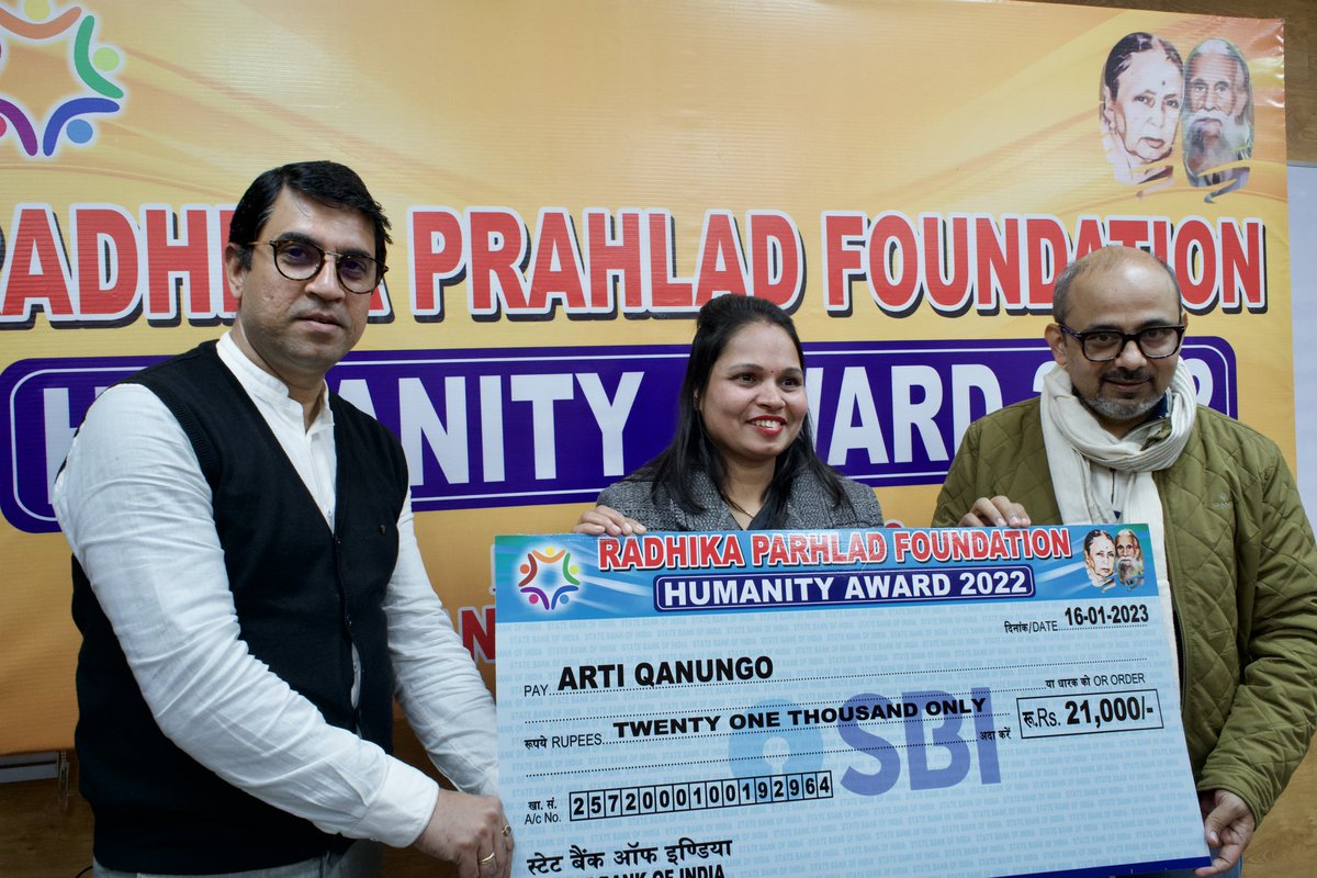 RaPraFoundation's tweet photo. We are proud to present 'Humanity Awards 2022' to @arti_qanungo &amp; 
@NasirKhuehami for their exemplary work in humanitarian services.

The winners were awarded with an Encouragement Amount of ₹21,000 each by @dilipkpandey in a ceremony to honour their contributions to the society https://t.co/qDPsxODPfw