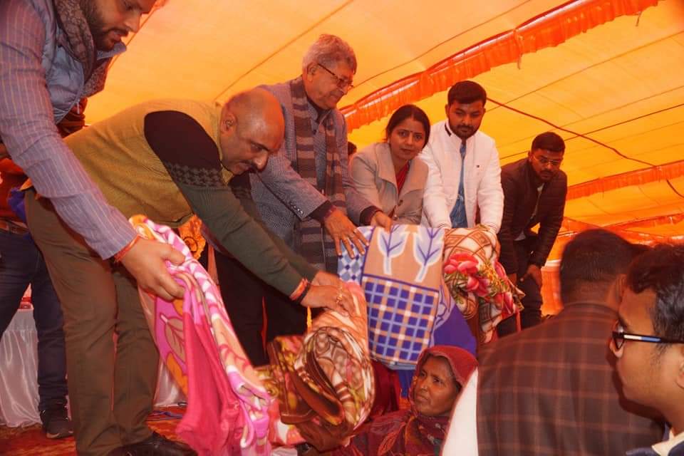 vikassingh_0005's tweet photo. पूरा मंडल महामंत्री महिला मोर्चा भाजपा व समाजसेवी लक्ष्मी सिंह जी द्वारा कर्मा कोङरी में आयोजित कंबल वितरण एवं खिचड़ी भोज कार्यक्रम में सम्मिलित हुआ ।

#विकास_सिंह
#देवगढ़ https://t.co/UZE99qv35S