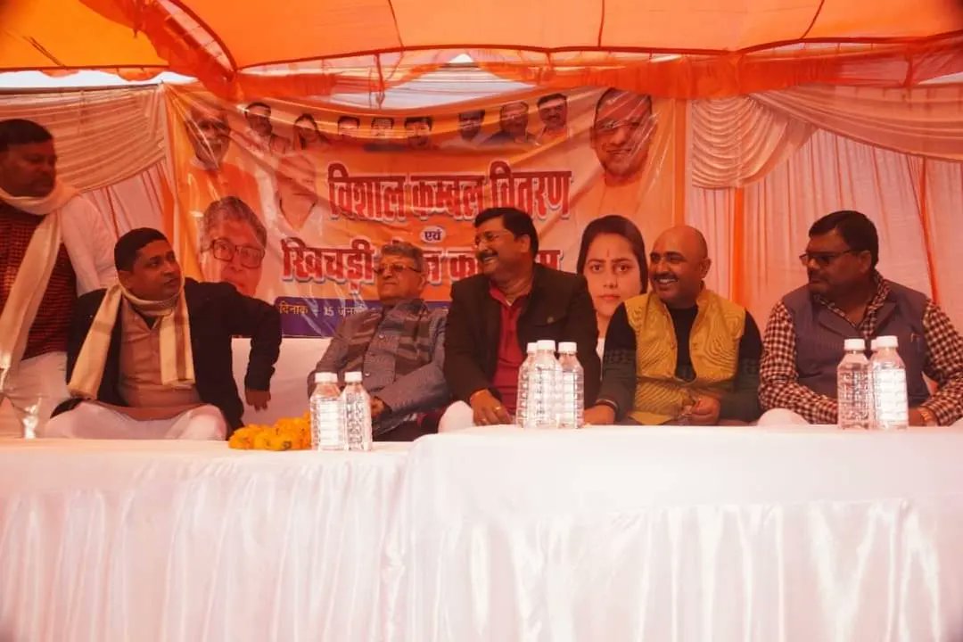 vikassingh_0005's tweet photo. पूरा मंडल महामंत्री महिला मोर्चा भाजपा व समाजसेवी लक्ष्मी सिंह जी द्वारा कर्मा कोङरी में आयोजित कंबल वितरण एवं खिचड़ी भोज कार्यक्रम में सम्मिलित हुआ ।

#विकास_सिंह
#देवगढ़ https://t.co/UZE99qv35S