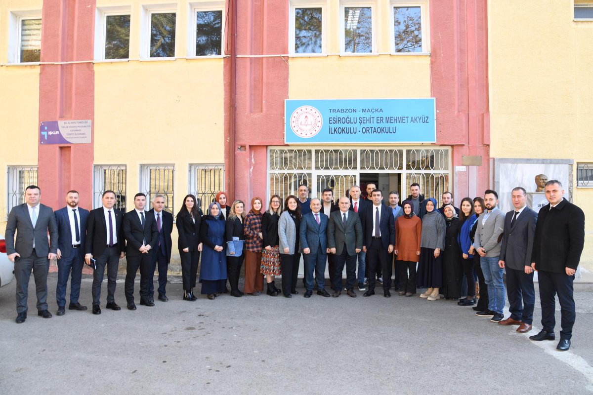 hbfettahoglu's tweet photo. Bugün MAÇKA📌
Güne, Maçka Şehit Er Mehmet Akyüz İlkokulunda çocuklarımızın güzel enerjileriyle başladık.
Öğrencilerinin kendilerini keşfetme süreçlerinin eşlikçisi olan kıymetli meslektaşlarıma, çocuklarımıza açtıkları tüm kapılar adına teşekkür ederim.
@tcmeb https://t.co/RQ9EMxZImb