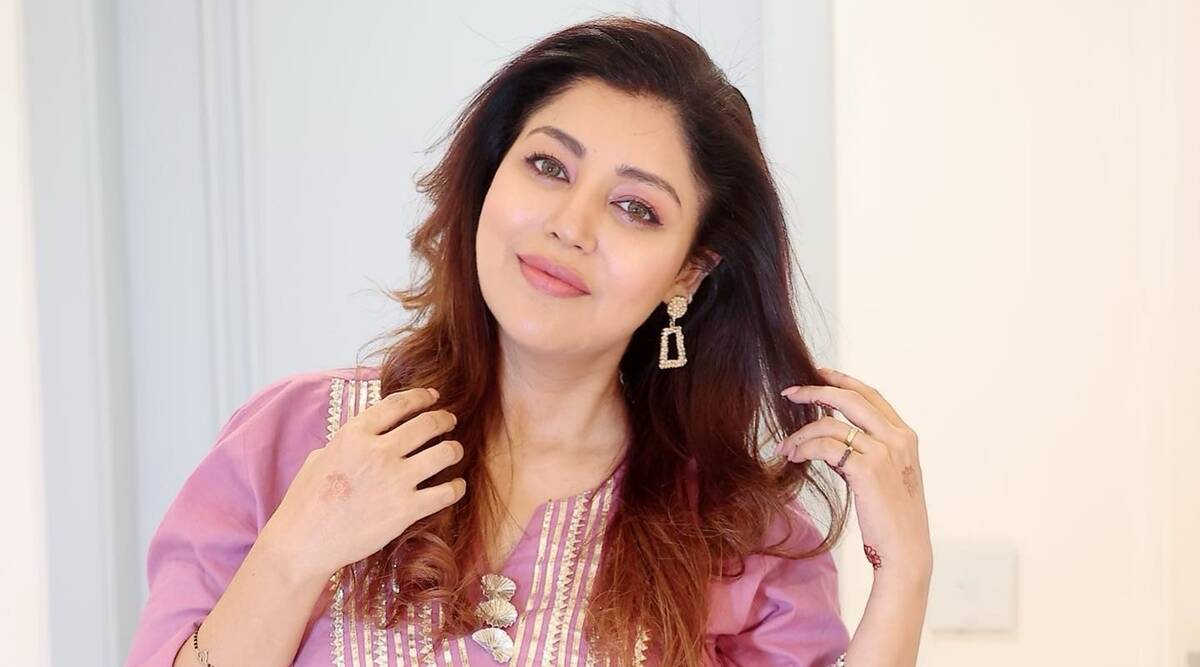 BooksByJayden's tweet photo. Post pregnancy, Debina Bonnerjee takes her ‘first few steps towards fitness’ - The Indian Express https://t.co/SknrZ551KK https://t.co/DSDFH1H9oB
