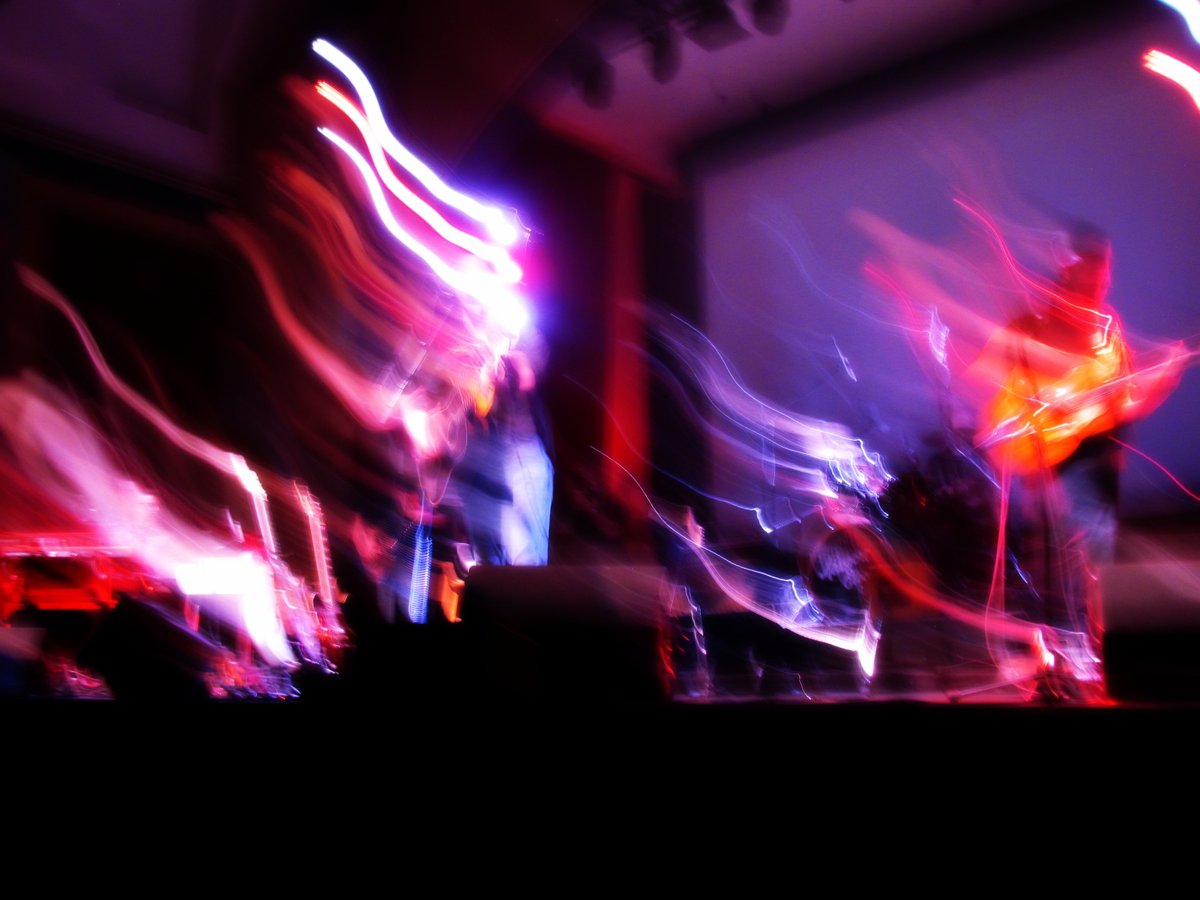 I love happy accidents like this one, at the Aeolian Hall Saturday evening, the musicians appear to have wings :) @NewportElectrik and @BrotherLeeds