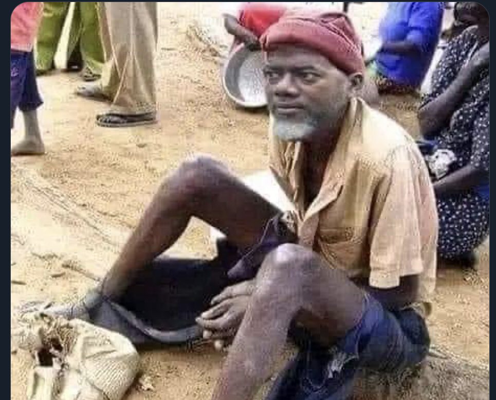 iamozeylaa's tweet photo. @renoomokri @renoomokri 
So you didn't have the balls to be @PeterObi interview venue in London. 
#Chatham
You shamed yourself and your masters
#TableShaker is the new s'lave.
Ordinary #JSS3 students were waiting for you there to teach you small Arithmetics 😂😂😂
#AnuOfia https://t.co/yFnwfKj2bN