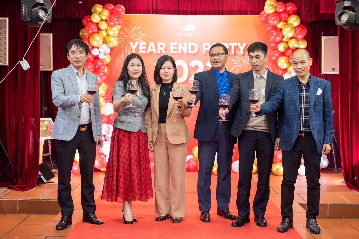 UnicloudIT's tweet photo. 🎉Year End Party Unicloud
The end of 2022, 
The beginning of 2023 journey!
We are looking forward to a fulfilling 2023!
#yearendparty2022 #happnewyear #unicloud #unicloudcareer #chuyendoiso #taichinh https://t.co/eoY7pEQGbV