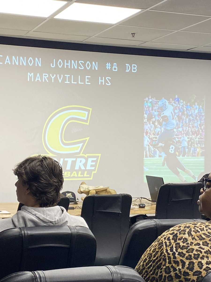 Had a great OV at Centre College this past weekend!! 🟡⚪️ <a href="/CentreAthletics/">Centre Colonels</a> <a href="/CentreFootball/">Centre College Football</a> <a href="/CoachAndyFrye/">Andy Frye</a> <a href="/RickFoxFB/">Rick Fox</a> <a href="/CoachSimmons_CC/">Nate Simmons</a> <a href="/WBramel/">Coach Will Bramel</a> <a href="/Ryan_Combs7/">Ryan Combs</a>