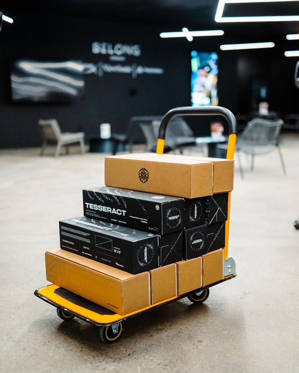 4dgamingco's tweet image. Like and retweet and we’ll pick two of you to win a 4D mousepad pre-release 👀