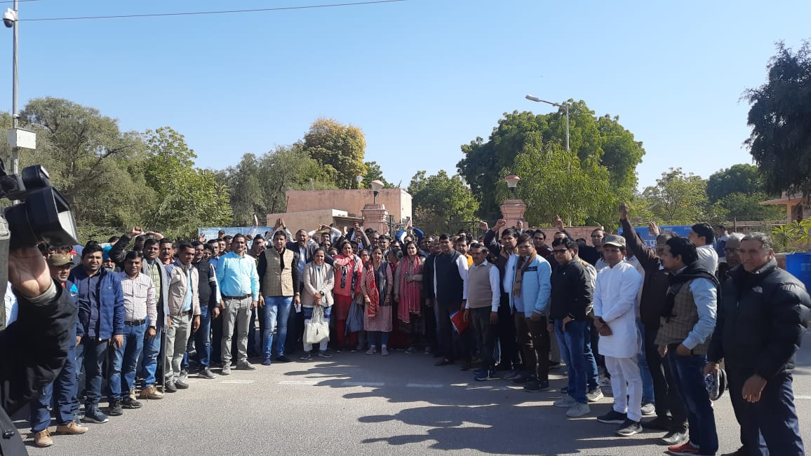 PRESIDENTBKN2's tweet photo. रेसला का अनिश्चितकालीन धरना शुरू
 मांगे
#प्राचार्य_डीपीसी_2021_22 में शेष पदों पर पदस्थापन करे
#उप_प्राचार्य_डीपीसी_कर_पदस्थापन जल्द करे
#प्राचार्य_डीपीसी_2022_23 में व्याख्याता सं���र्ग से बन रहे उप प्राचार्यो को शामिल करे
@ashokgehlot51 @DrBDKallaINC @GovindDotasra @artizzzz https://t.co/YuCkTeX4sU