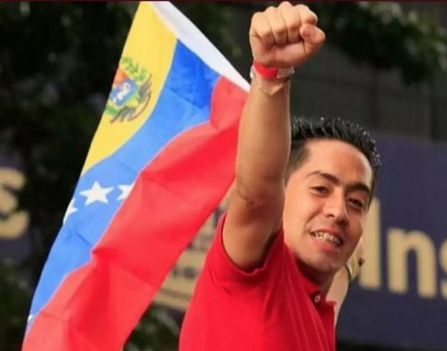 marco_padovani's tweet photo. 16/Ene a 36 años del nacimiento de nuestro hermano y camarada Robert Serra, un guerrero de nuestra juventud patriota, con su lealtad y convicción se convirtió en un ejemplo a seguir por la juventud revolucionaria
#RobertVive
@NicolasMaduro
@dcabellor https://t.co/1Jx5sWEZqv