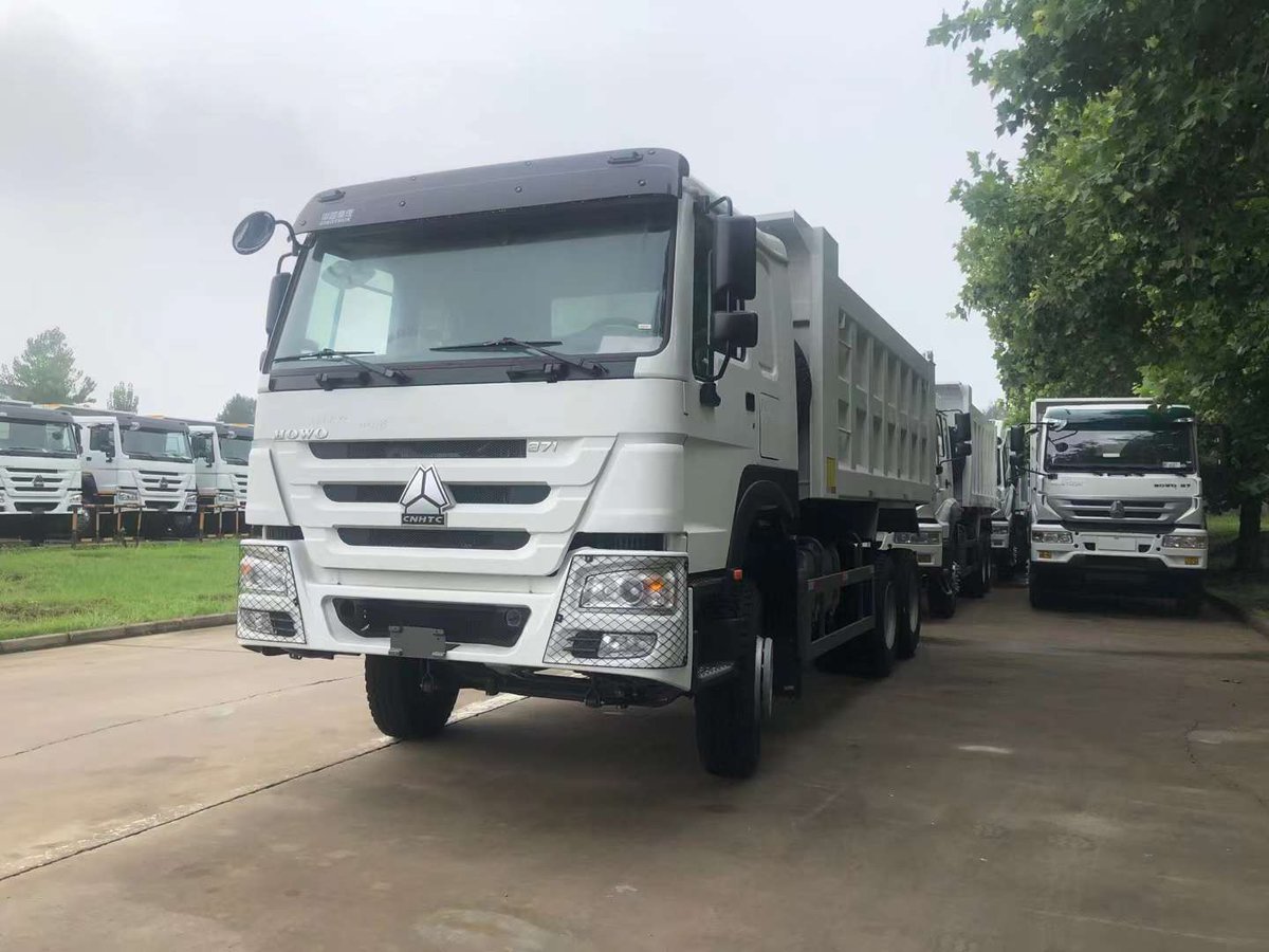 julieeesm's tweet photo. 欢迎兔年 “🐰be NO.1”
The 21th is the Chinese Spring Festival,as long as you need us, we will always be online.📞

The 371-horsepower engine model , unified switch to Weichai WP12.400E201 EURO V engine. 
 30 units 371 Euro II dump trucks in stock.
#DUMP #truckers #howoo #Spring https://t.co/v2J6qfdVSw