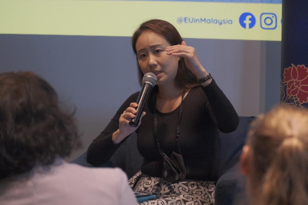 EUinMalaysia's tweet photo. Yesterday, we invited environmental sustainability experts to a forum discussing key issues of climate diplomacy, and how 🇪🇺 &amp; 🇲🇾 could cooperate following up on COP27. Participants discussed outcomes of COP27 and the way forward on environmental conservation and sustainability. https://t.co/lXhjCU8NuD