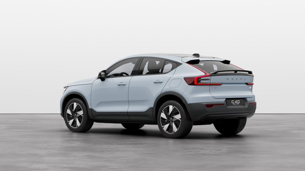 The 2023 Volvo C40 Recharge breaks cover with a newly designed set of 19-inch wheels as well as a revised lineup of drivetrains, which includes a rear-mounted 248 hp electric motor. In addition, the crossover can now travel up to 331 miles on a single charge. #Volvo #C40Recharge