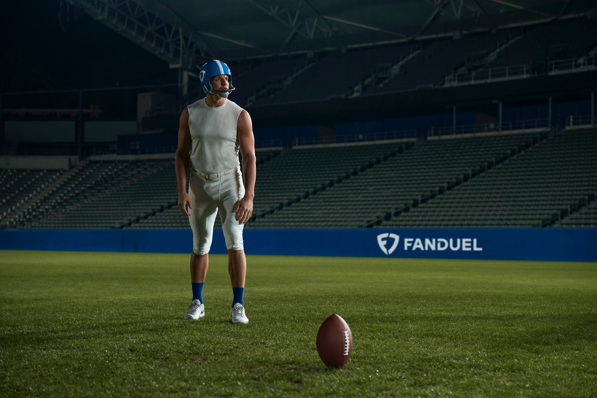 The Cowboys could use a kicker right about now, just sayin <a href="/RobGronkowski/">Rob Gronkowski</a> 

#KickOfDestiny