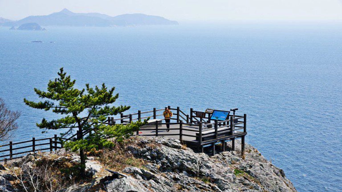 KoreabyMe's tweet photo. Discover Small Korean Islands: Trip to Geumodo
-🇷🇺 Seriget Khoziashev

Continue reading at: https://t.co/FyALw4a320

#KoreabyMe #island #Geumodo #Hiking #Korea #TravelKorea #Outdoors #KoreanIsland #Yeosu #Daytrip #Travel #Destination https://t.co/IcMmmYJuvf