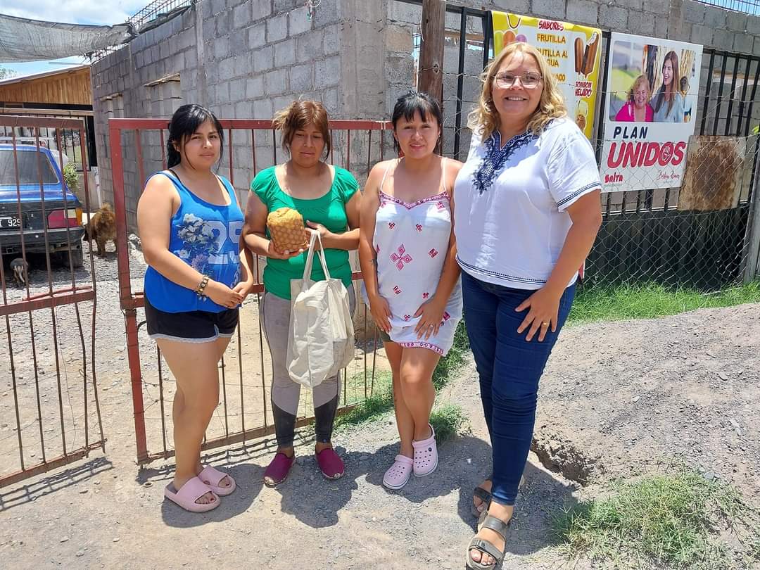 CIC1Solidaridad's tweet photo. Esta mañana visite comedores y merenderos que forman parte del Plan Unidos.
#Unidos es un plan que se lleva a cabo con compromiso, ofreciendo contención a muchas familias a través de la distribución de alimentos. 
Seguimos cerca de quienes más nos necesitan. 💕 https://t.co/Y26zu6Z5uY