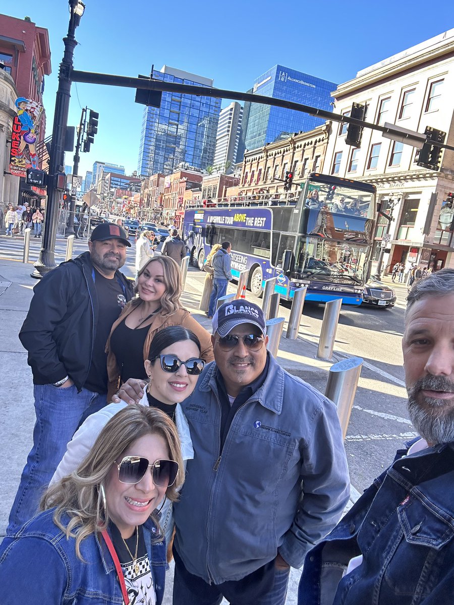 educategalore's tweet photo. Friends if you havenโt visited #Nashville I highly recommend it! The music scene is incredible! ๐ถโค๏ธ @danielkpearson #longweekend #celebratingwithfriends https://t.co/8bHlH3DUtf