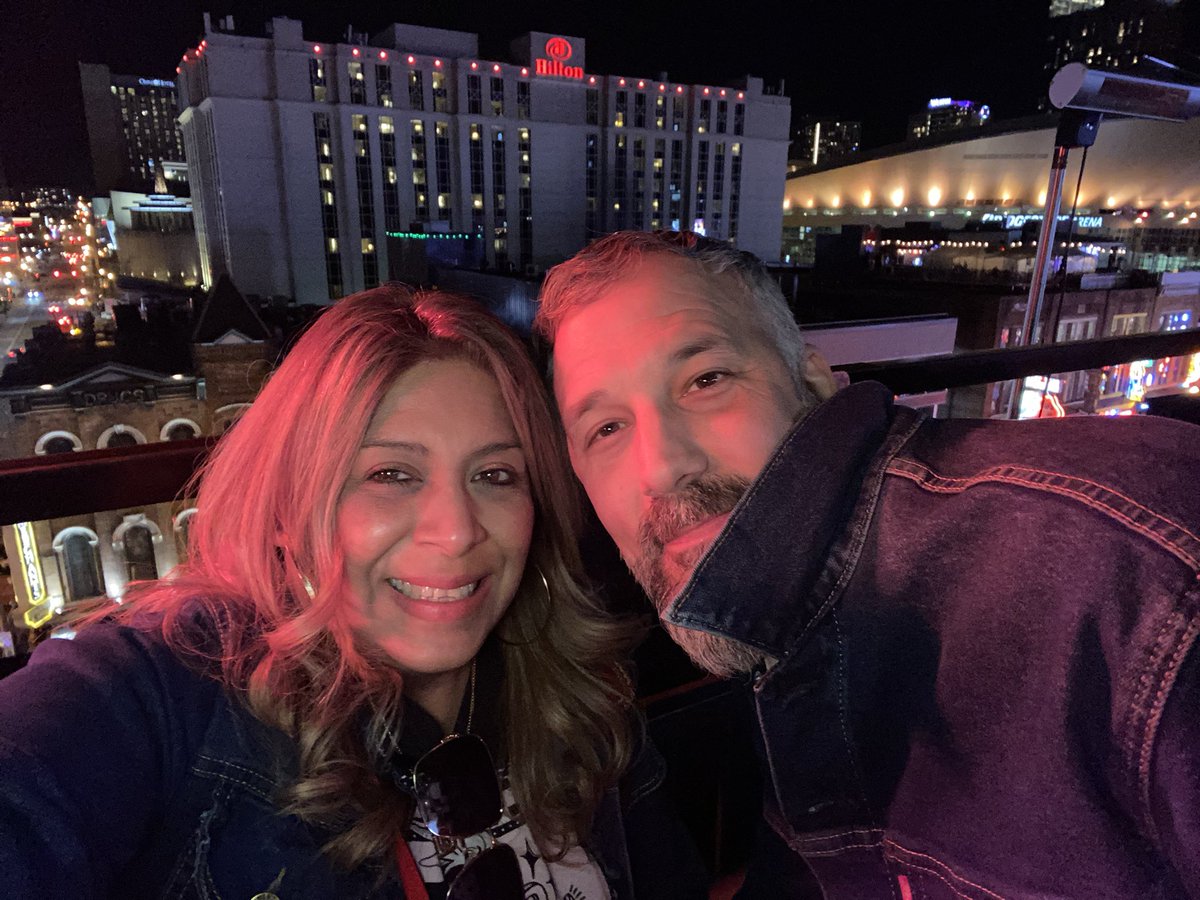 educategalore's tweet photo. Friends if you havenโt visited #Nashville I highly recommend it! The music scene is incredible! ๐ถโค๏ธ @danielkpearson #longweekend #celebratingwithfriends https://t.co/8bHlH3DUtf