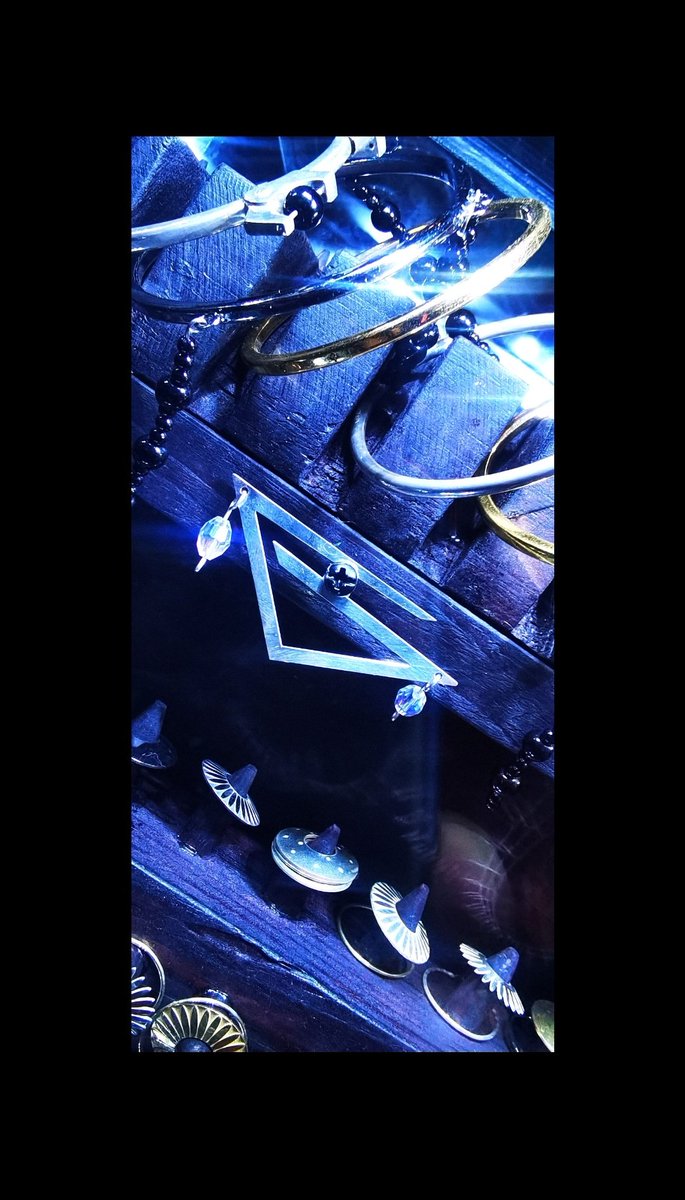 hectorbelloc's tweet photo. [Tears Triangle]

Oh, Is this kinda blue monday? 

Made me wear a nipple ring 

On this day to remember you

🔶

For any inquiries and quotations enter #hectorbelloc. com

Shop at @anonimovideobarpv

.

#nipplerings #jewelry #plata925 #lovetool #silverjewelry #joya #lovetriangle https://t.co/4artpe4Aqt
