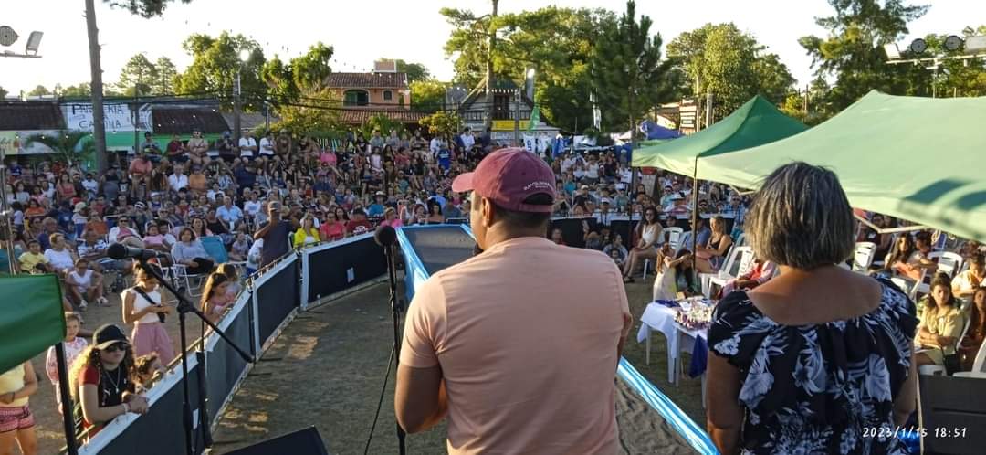 LagunaMerinUY's tweet photo. Algunas de las fotografías mostrando la gran concurrencia del público en el evento "Sirenita Merin" https://t.co/cAet7odUAp