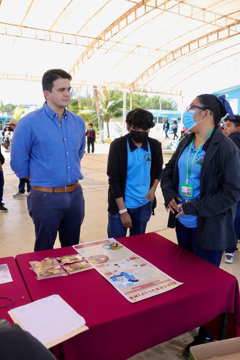 erikrihaniglez's tweet photo. ☝️Que orgulloso estoy de ver el trabajo de nuestros jóvenes del #Cetmar17 Felipe Carrillo Puerto de #Progreso, en la Expo Trabajos Académicos.
🤝Gracias por la invitación al director Dr. Joel Novelo Segura, para ser testigo del talento de nuestros estudiantes en el #IXDistrito. https://t.co/ceiY1krGEA