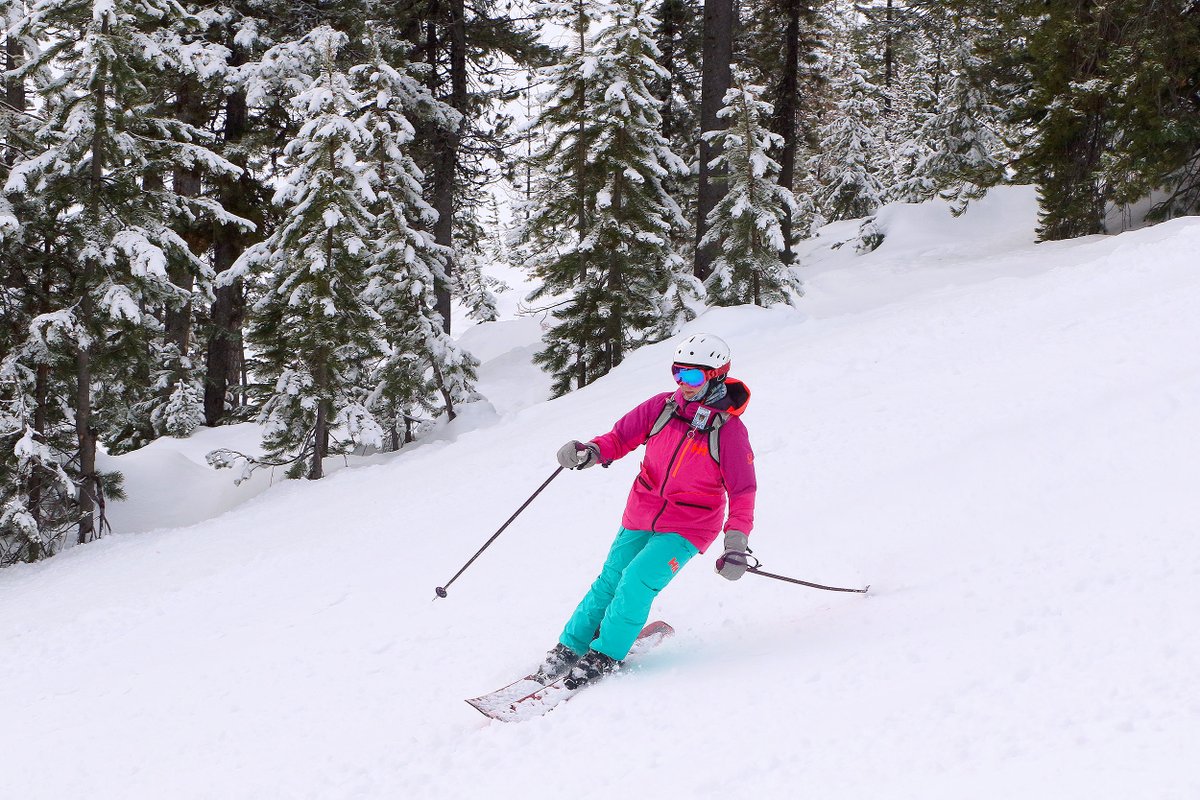 skilookout's tweet photo. 1-16-2023 Snowed all day adding to the 2" Fresh Snow received overnight. The mtn looks beautiful dressed in white. DEAL: Get 2 lift ticket for just $75 - every Thursday. 
#PNWSkiAndSnowboard #OptOutside #VisitIdaho #SkiIdaho #SkiNWRockies #SkiMontana #18Winters #Ski #Skiing https://t.co/4gClX6L6jn