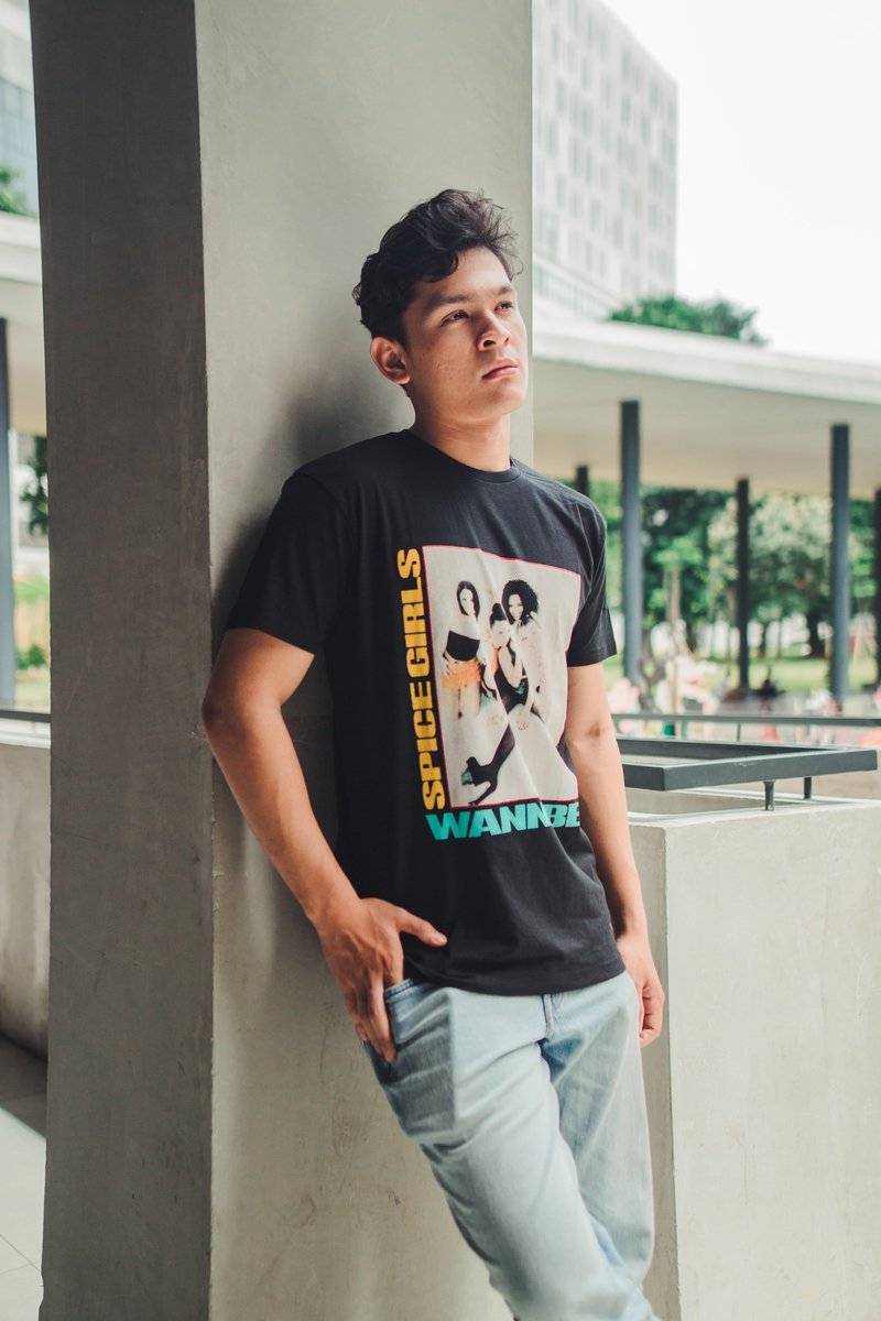 Gorillacoachid's tweet image. Wannabe adalah salah satu hit dari grup musik wanita asal Inggris, Spice Girls. Spice Girls dibentuk pada 1994 dan beranggotakan lima perempuan.

#officialbandmerchandise #bandmerchandiseoriginal #bandmerchandise #officialmerchandise #spicegirls #spicegirlstshirt #bajuspricegirls