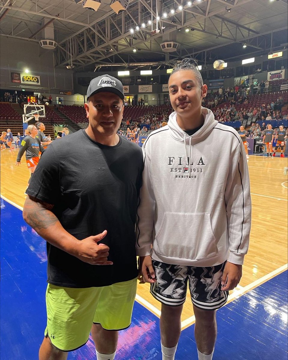 soathehulk's tweet photo. Shout out to the womens Adelaide Lightning team for having “The Hulk” &amp; @jonahpalelei as a guest court side for their WNBL (Women's National Basketball League) game.

#WNBL #AdelaideLightning #Basketball #Courtside #BestViewInTheHouse https://t.co/tN3v3jCfnQ