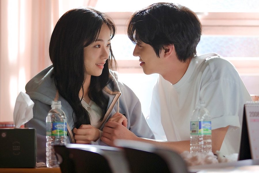 soompi's tweet photo. #JeonYeoBeen And #AhnHyoSeop Are Lost In Each Other's Gazes In "#ATimeCalledYou"
https://t.co/qw26UH7ky9 https://t.co/FvzS2zYbuY