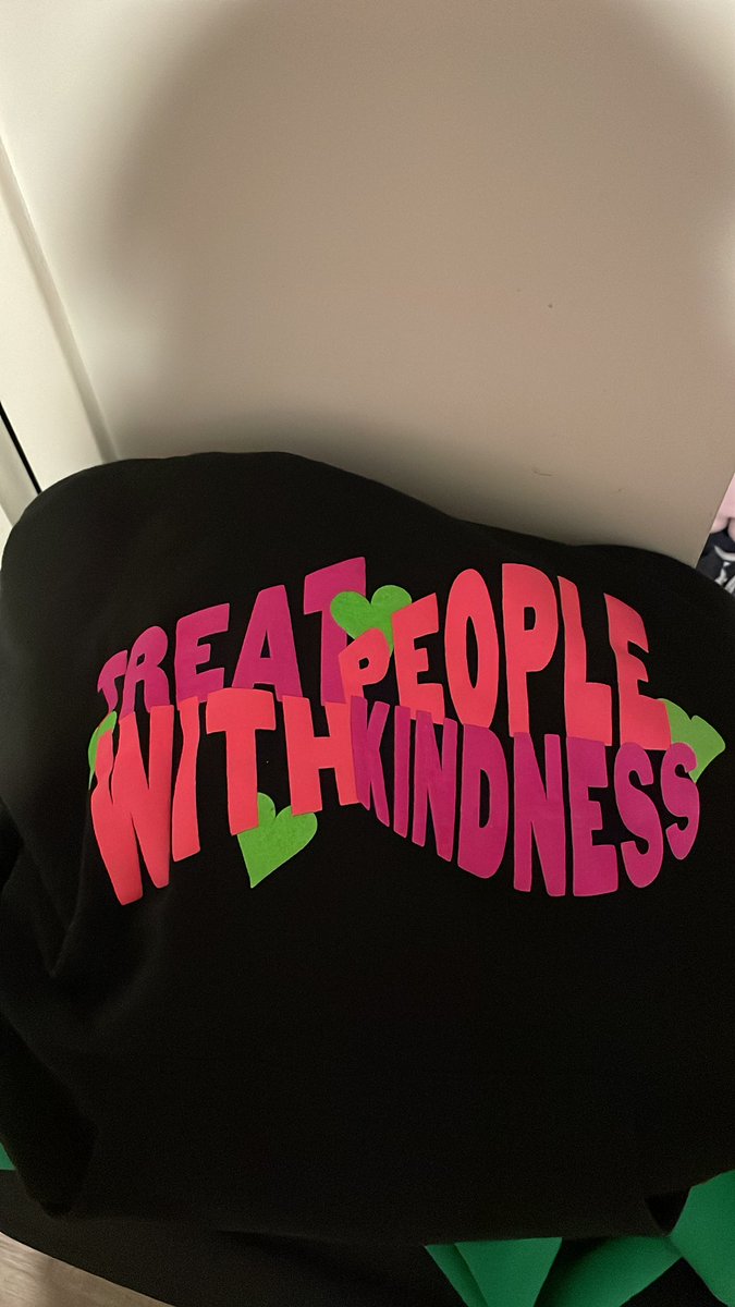 jxnessa's tweet photo. @stargirlxcx it’s in perfect condition too like?? https://t.co/zrIkTYjodw