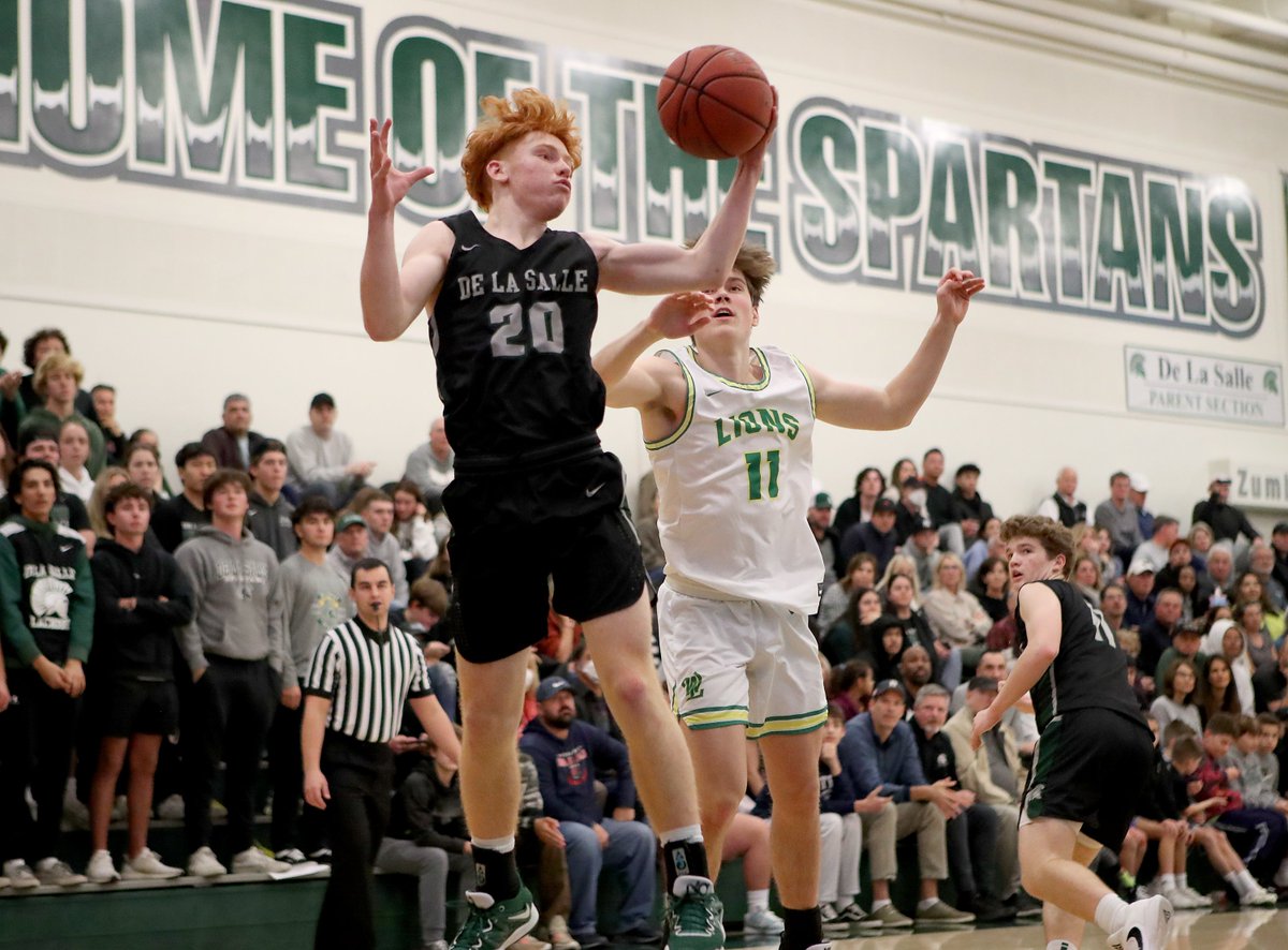 MitchBookLive's tweet photo. De La Salle/MLK Jr. Classic Live Updates: Host Spartans stun national No. 17 West Linn (Ore) https://t.co/MavUhYL2MH @dlsathletics @dlshsbasketball @C_Morrissette @toddshurtleff @LanceSmithTPC https://t.co/U2eXhqEFXr