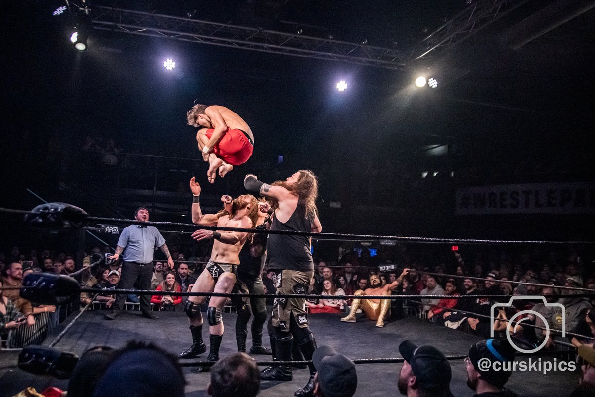 CurskiPics's tweet photo. Wrestlepalooza on Saturday Night, was a High Flyin' Affair!
#f1rstwrestling #wrestlepalooza #firstavenue #highflying #fromthetoprope #wrestling #minneapolis #minnesota #devonmonroe #shaneblack #komander #thunderfrog #pentax https://t.co/7H15e67xWN