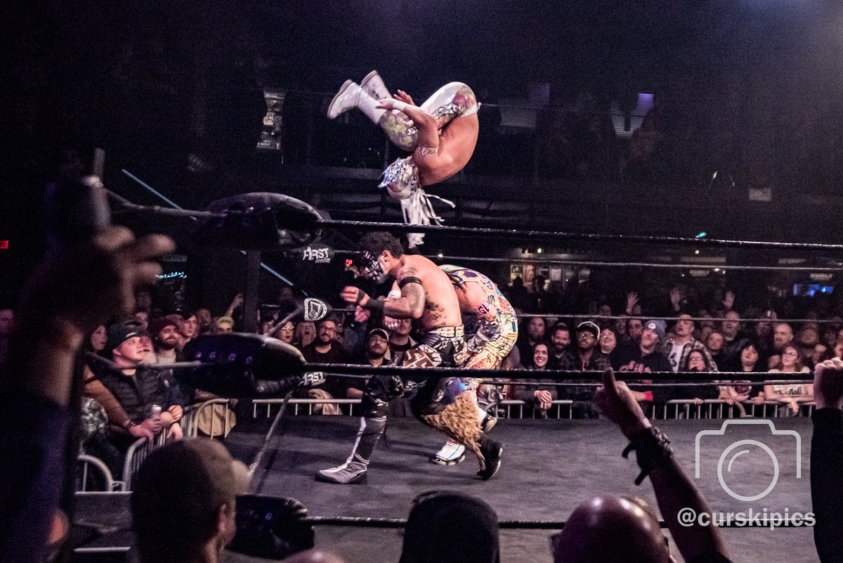 CurskiPics's tweet photo. Wrestlepalooza on Saturday Night, was a High Flyin' Affair!
#f1rstwrestling #wrestlepalooza #firstavenue #highflying #fromthetoprope #wrestling #minneapolis #minnesota #devonmonroe #shaneblack #komander #thunderfrog #pentax https://t.co/7H15e67xWN
