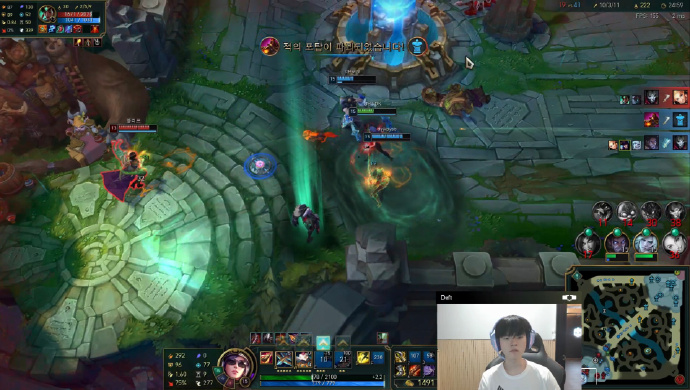 LPLfanclub's tweet image. Rookie met Deft playing Solo Q. Deft died, Rookie: "Brother Deft, I got him revenged for you."

Lux:"I want to be friends, but how can humans be friends with god?"
Rookie to Chat: "He said Deft is god, god won't be together with mortals?"
credit: weibo.com/2955735264/MoD…
#LPL #LCK